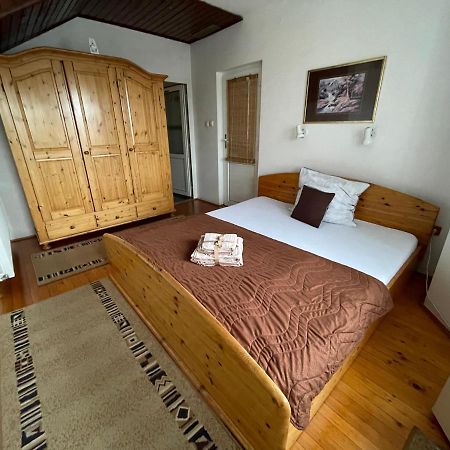 Guest House Luxotel Zrenjanin Esterno foto