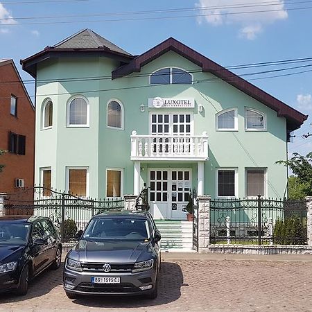 Guest House Luxotel Zrenjanin Esterno foto