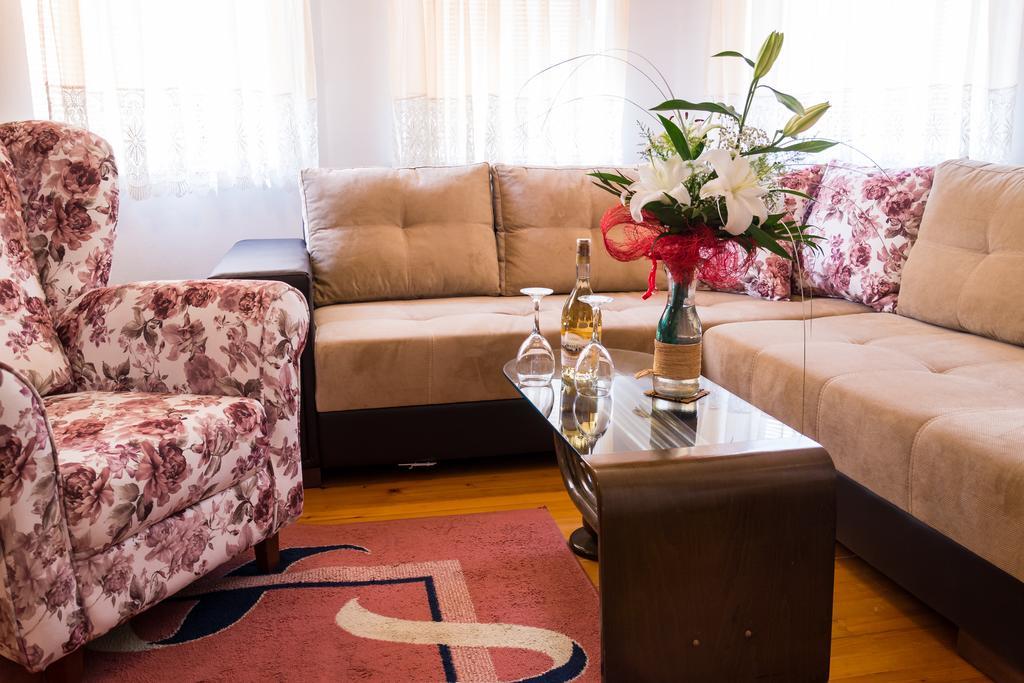 Guest House Luxotel Zrenjanin Esterno foto