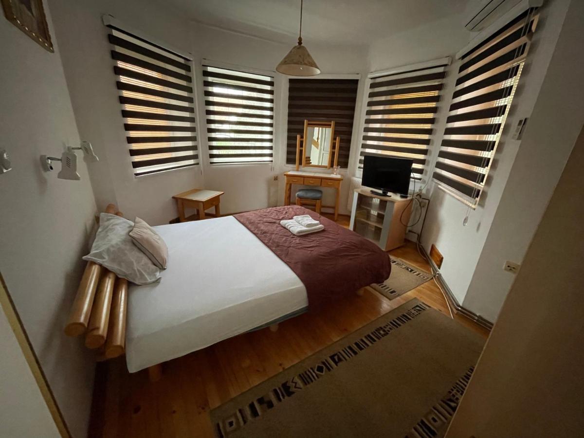 Guest House Luxotel Zrenjanin Esterno foto