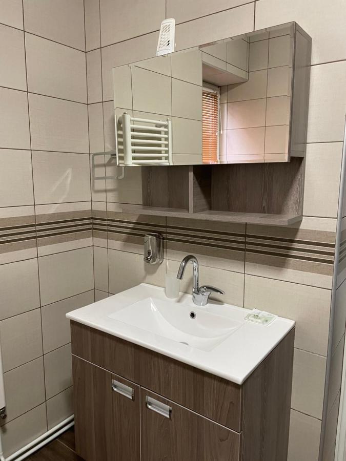 Guest House Luxotel Zrenjanin Esterno foto