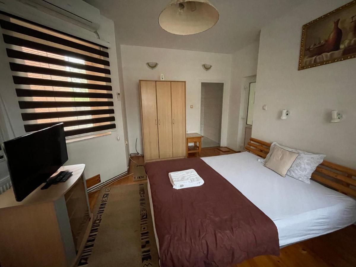 Guest House Luxotel Zrenjanin Esterno foto