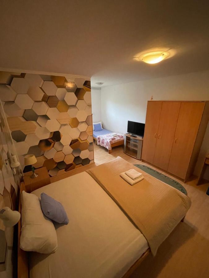 Guest House Luxotel Zrenjanin Esterno foto