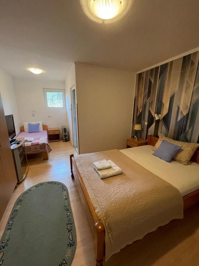 Guest House Luxotel Zrenjanin Esterno foto