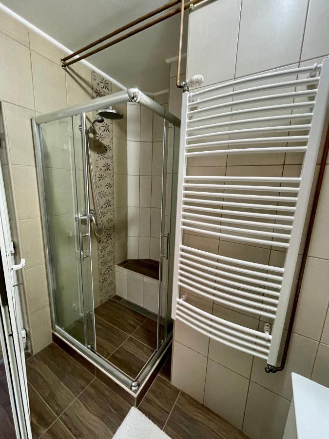 Guest House Luxotel Zrenjanin Esterno foto