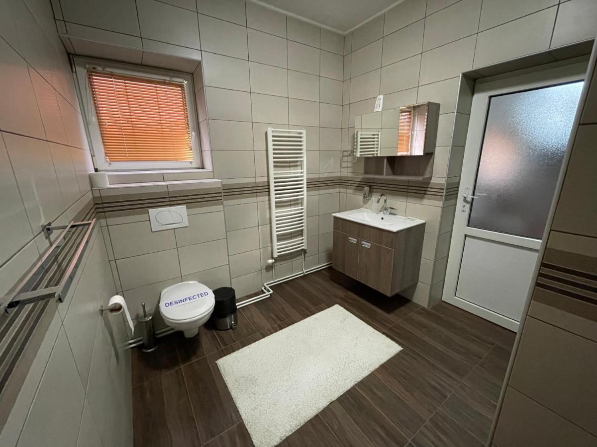 Guest House Luxotel Zrenjanin Esterno foto