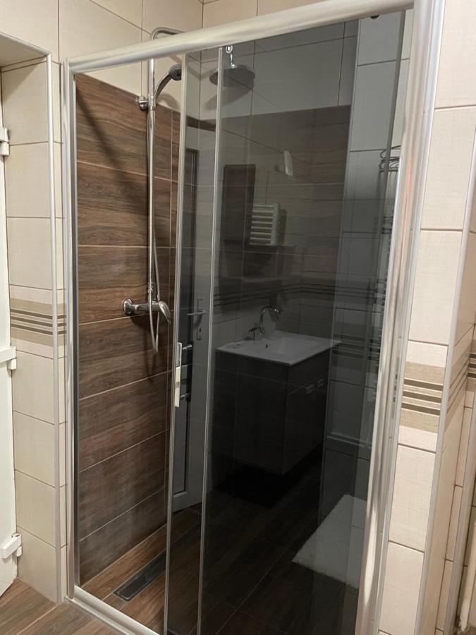 Guest House Luxotel Zrenjanin Esterno foto