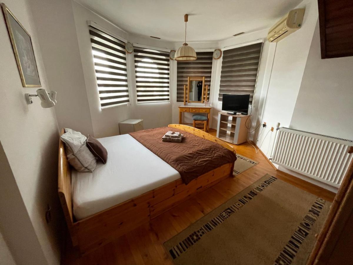 Guest House Luxotel Zrenjanin Esterno foto