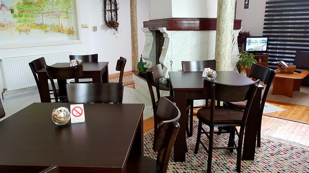 Guest House Luxotel Zrenjanin Esterno foto