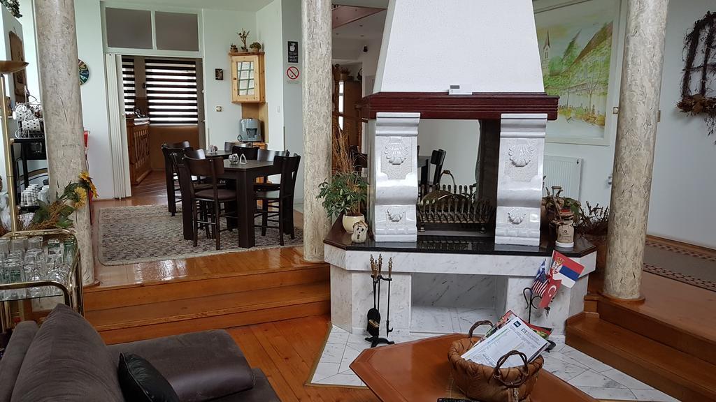 Guest House Luxotel Zrenjanin Esterno foto