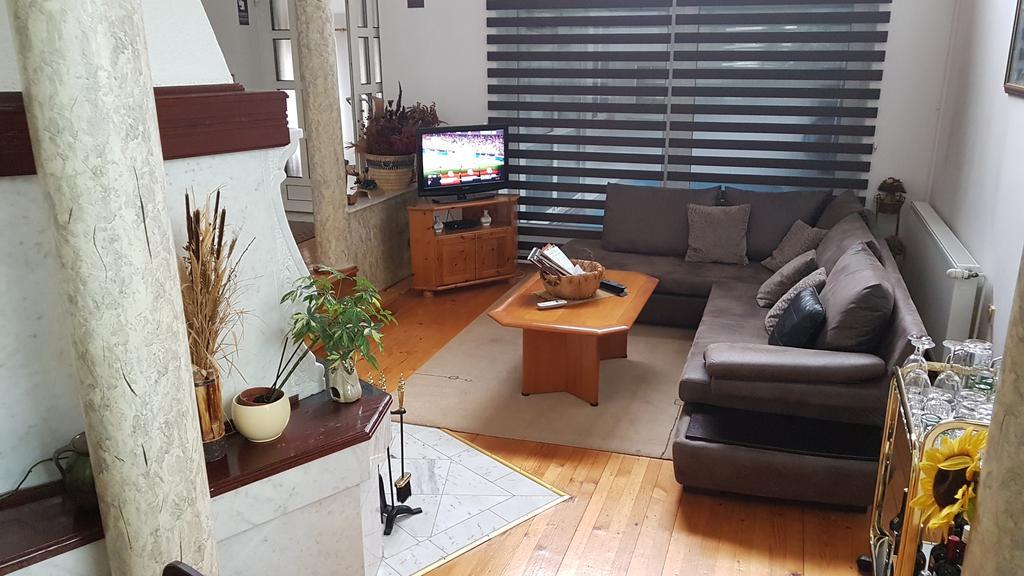 Guest House Luxotel Zrenjanin Esterno foto