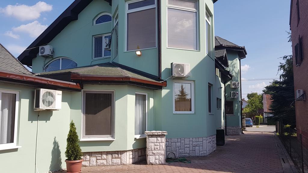 Guest House Luxotel Zrenjanin Esterno foto