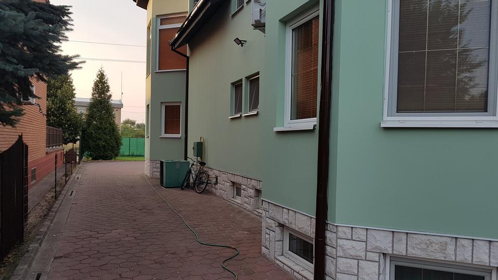 Guest House Luxotel Zrenjanin Esterno foto