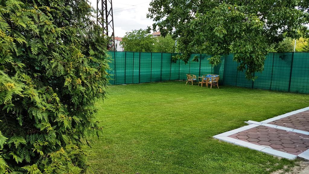 Guest House Luxotel Zrenjanin Esterno foto
