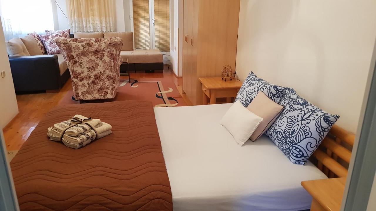 Guest House Luxotel Zrenjanin Esterno foto