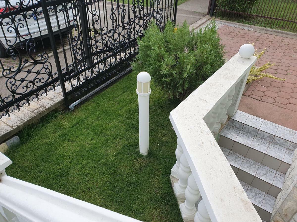 Guest House Luxotel Zrenjanin Esterno foto
